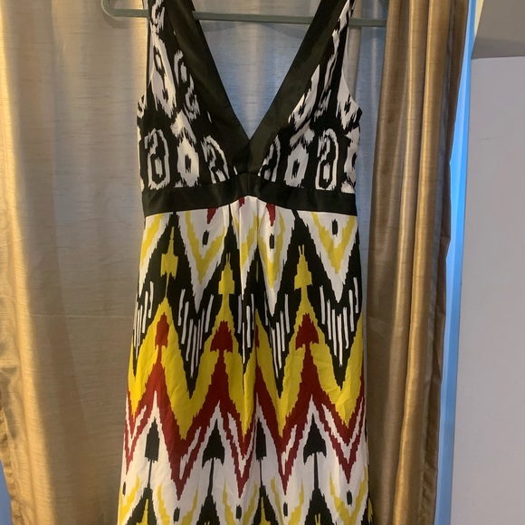 Abstract summer sleeveless dress. Size 4 with zipper on the side.Watch video - Picture 5 of 6